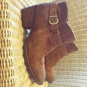 Born Ankle Boots size 9 brown suede